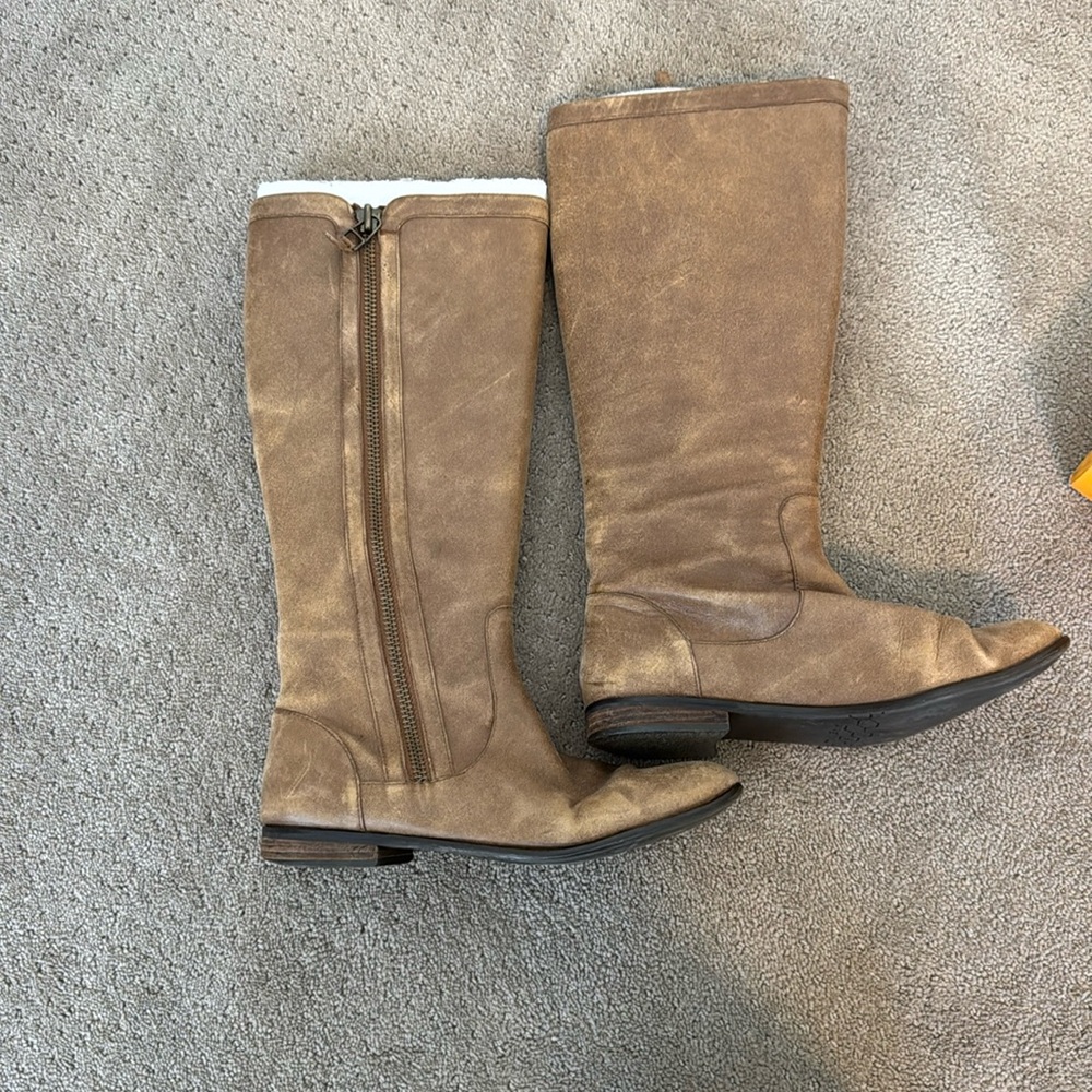 Hive and honey tan tall boots size 9